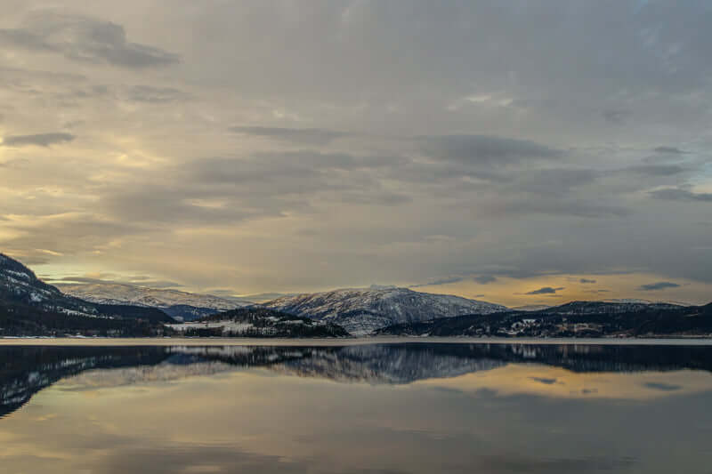 Valbysteinen Fjell og stille vann – Fotofryd