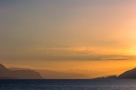"Kveldsro over fjorden" – et øyeblikk i gyllen harmoni