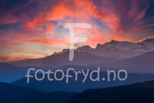 Fjellandskap i solnedgang – kunst på veggen