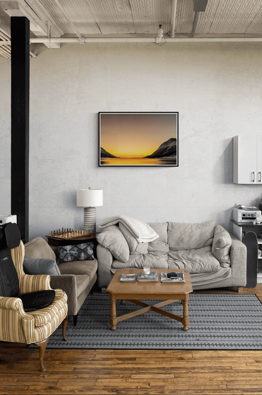 Nordisk solnedgang – magisk lys over fjord og fjell