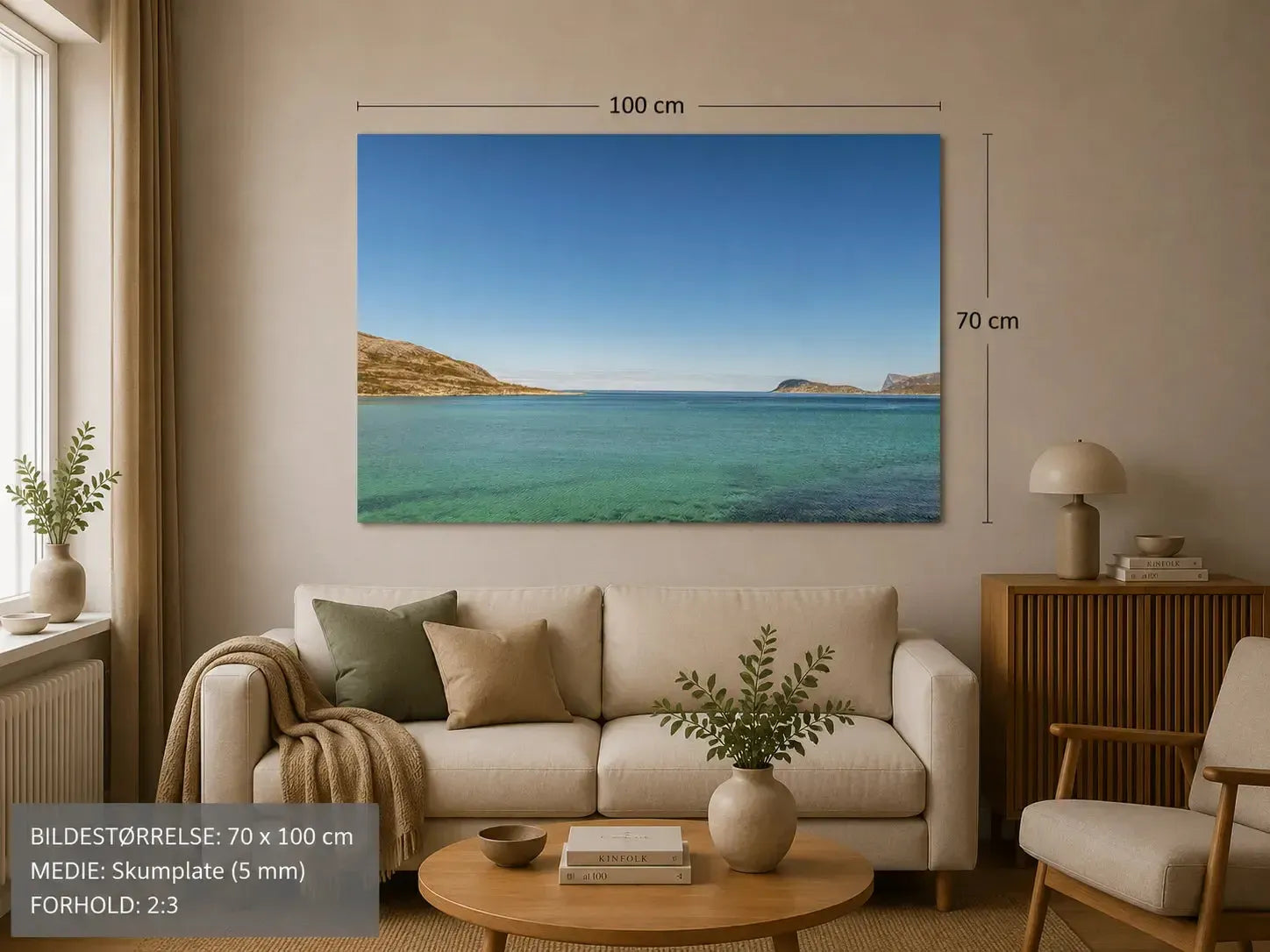 Arktisk havro-sommerøy bilde av klart, turkist hav med fjell og åpne horisonter i nordnorsk landskap.