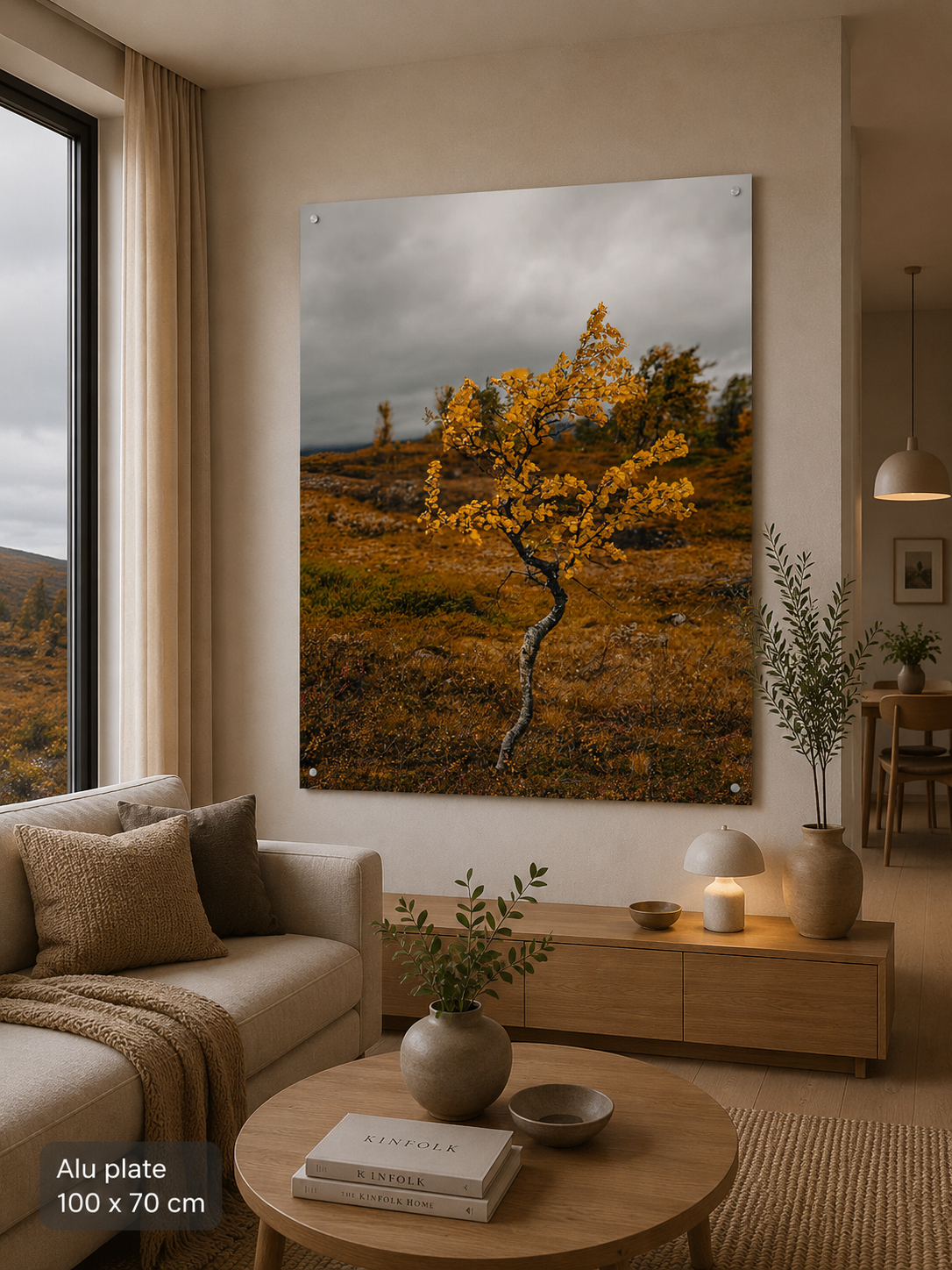 Fjellbjørk i høstfarger, veggbilde av høstfarget tre i stue med naturinspirert stil.