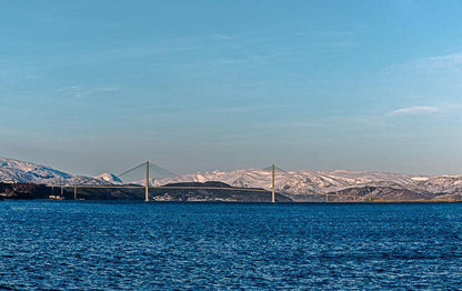 Helgelandsbrua – veggbilde med fjord, fjell og nordisk ro