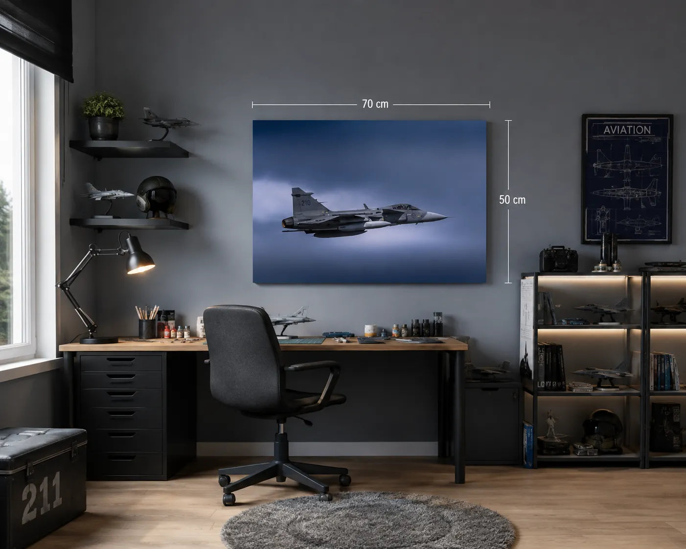 JAS 39 Gripen veggbilde i kontor, moderne fotokunst med flymotiv over skrivebord.