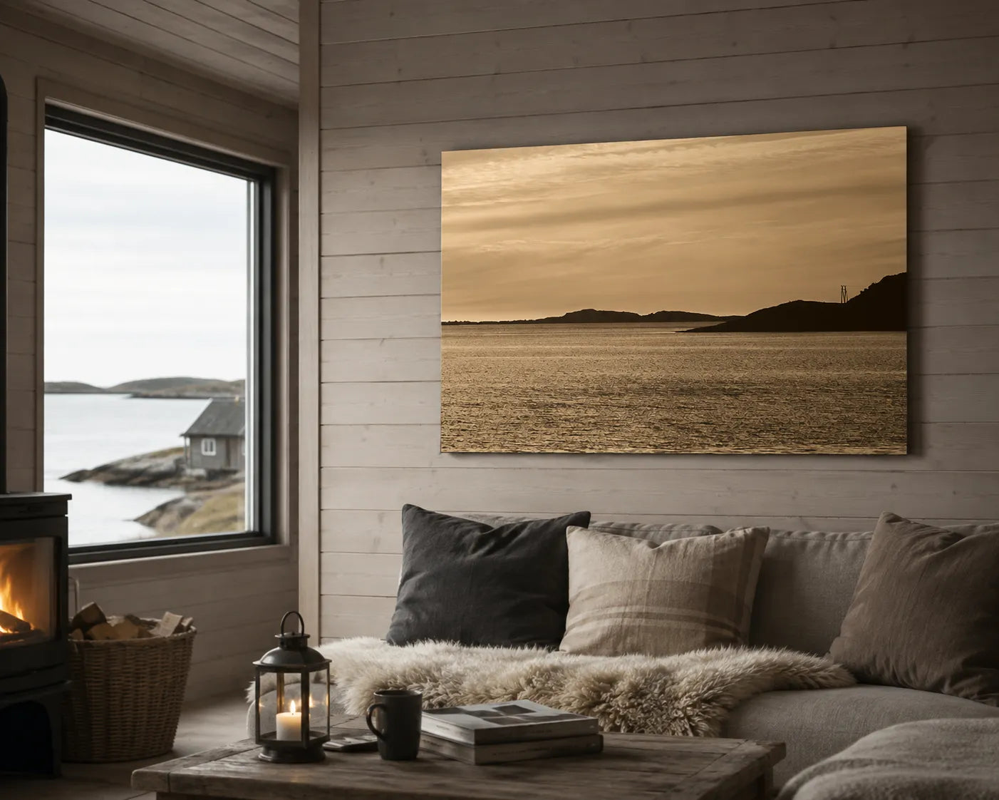 Kveldslys ved Tonnes – Helgeland. Veggbilde med rolig hav og gyldent kveldslys i stue.