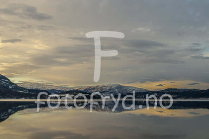 Valbysteinen Fjell og stille vann – Fotofryd