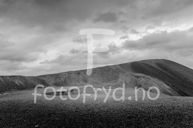 Sort-hvitt landskap – Slagghaugene på Røros
