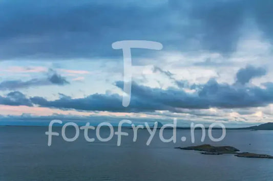 Nordnorsk kystlandskap – veggbilde med utsikt over hav og himmel