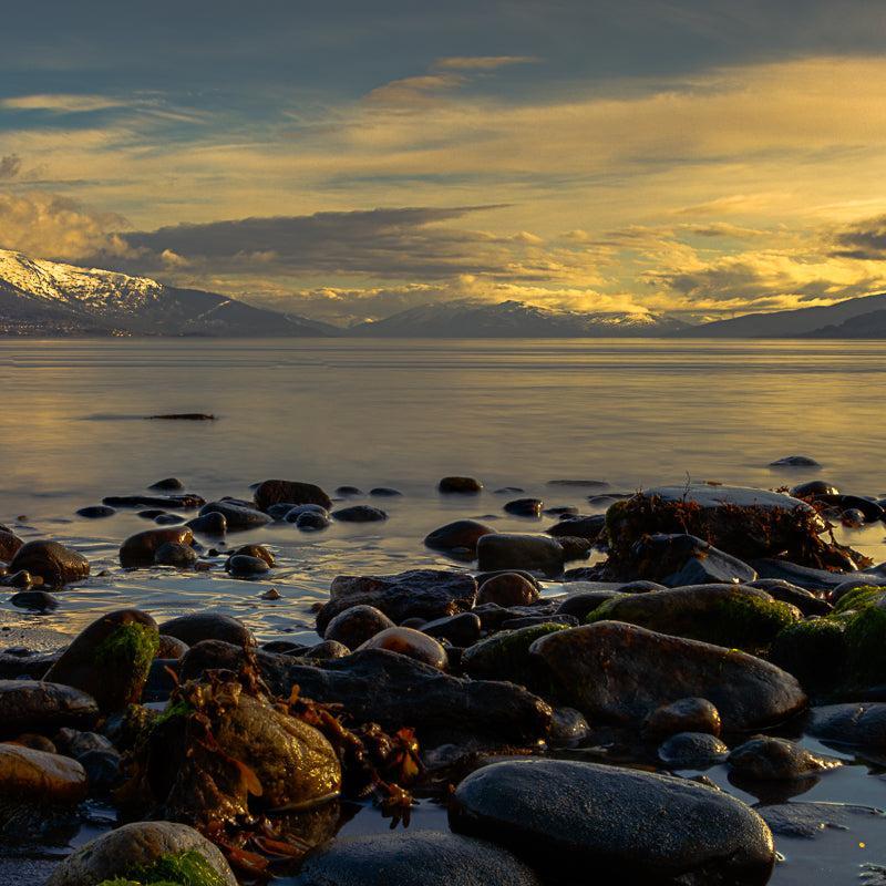 Ranfjorden  et fotografi som gir arbeidsplassen et pust fra naturen.