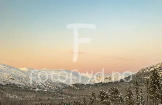 Winter lights over Svartisen – View from Røvassdalen